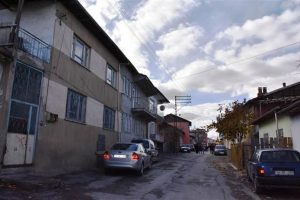 MHP'den evlerin işaretlendiği mahalleye ziyaret