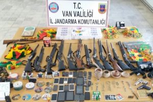 31 kişiye ter&ouml;rden g&ouml;zaltı