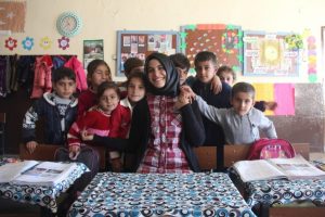 Okulun hem m&uuml;d&uuml;r&uuml;, hem &ouml;ğretmeni hem de hizmetlisi