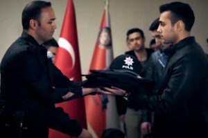 Bursa polisi &ouml;ğretmenleri unutmadı
