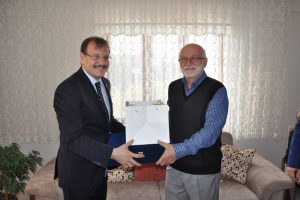 Başbakan Yardımcısı &Ccedil;avuşoğlu'ndan Bursa'da ortaokul &ouml;ğretmenine ziyaret