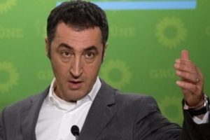 Cem &Ouml;zdemir istifa i&ccedil;in tarih vermedi