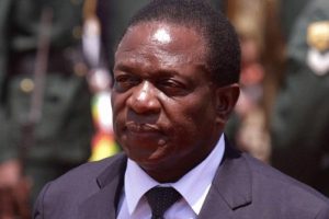 Zimbabve'nin yeni lideri stadyumda yemin etti