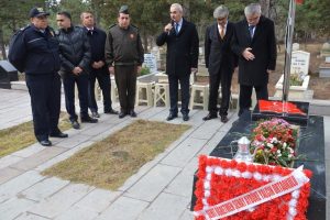 Şehit Ayb&uuml;ke &ouml;ğretmen mezarı başında anıldı