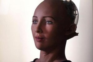 D&uuml;nyanın ilk vatandaş robotu Sophia, aile kurmak istiyor