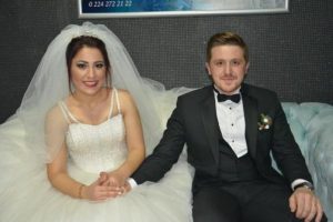 Bursa'da &ouml;ğretmen &ccedil;ift, '&Ouml;ğretmenler G&uuml;n&uuml;'nde evlendi