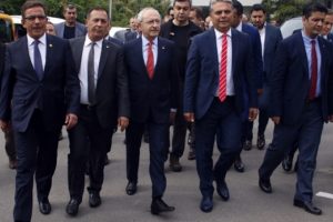 Kılı&ccedil;daroğlu turizmcilerle g&ouml;r&uuml;şt&uuml;