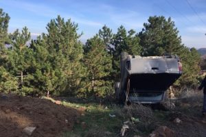 Bursa'da gizli buzlanma sebebiyle ara&ccedil; takla attı: 3 yaralı