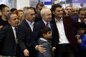 Kılı&ccedil;daroğlu, Konyaaltı Kitap Fuarı'nı gezdi