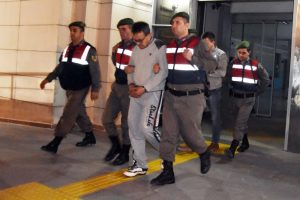 &Ccedil;aldıkları hayvanları satarken yakalandılar