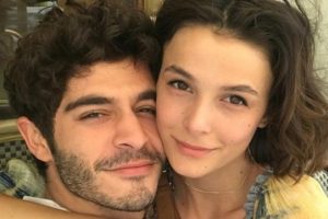 B&uuml;şra Develi ve Burak Deniz 1 milyon liraya evet dedi