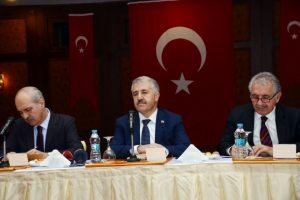 Bakan Arslan ve Kurtulmuş turizmcilerle bir araya geldi