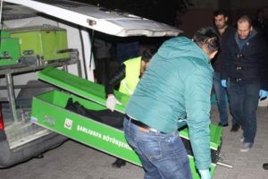 Kızını bı&ccedil;aklayıp, eşarpla boğarak &ouml;ld&uuml;rd&uuml;!