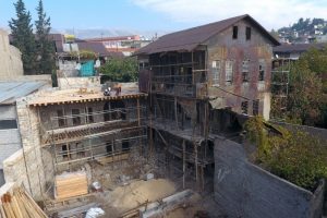 Restorasyonda 'Roma mezarlığı' bulundu