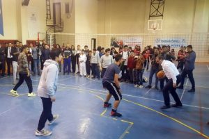 Spor Bakanı potayı ıskalamadı