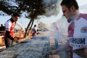 10 ton hamsi dağıtıldı