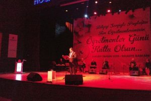 Ahmet &Ouml;zhan &ouml;ğretmenler i&ccedil;in s&ouml;yledi