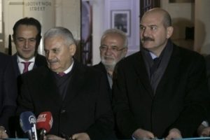 Başbakan Yıldırım Londra'da banka a&ccedil;tı