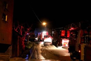 Oğlunu kurtarmak isterken yanarak can verdi