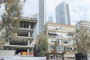 &Uuml;nl&uuml; caddede onlarca proje durdu! B&uuml;y&uuml;k sorunlar yaşanıyor