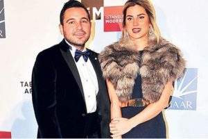Hacı Sabancı yeni aşkıyla objektif karşısına ge&ccedil;ti