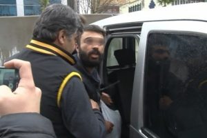 Bursa'da arkadaşının y&uuml;z&uuml;n&uuml; d&ouml;ner bı&ccedil;ağı ile yaralayan sanığa 12 yıl hapis