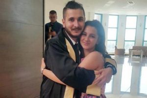 Kardeşini kafede sevgilisiyle g&ouml;r&uuml;nce... 'Melis ne olur artık gel'