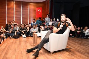 Hayrettin Karaoğuz Bursalıları kahkahaya boğdu
