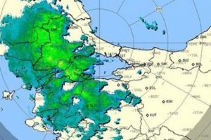 Meteoroloji a&ccedil;ıkladı: İstanbul'a doğru ilerliyor!