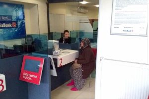 Bursa'da bankaya girerken ayakkabısını &ccedil;ıkarmıştı o anları anlattı