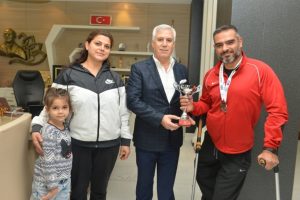 İstanbul Maratonu'ndan Bursa Nil&uuml;fer'e kupa geldi
