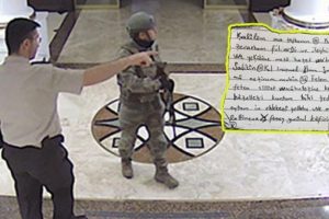 Tutuklu binbaşının &uuml;zerinde gizemli not