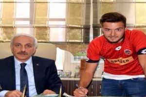 Galatasaraylı Doğan 3.Ligi sallıyor