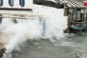 Bodrum'da fırtına ve yağış hayatı olumsuz y&ouml;nde etkiledi