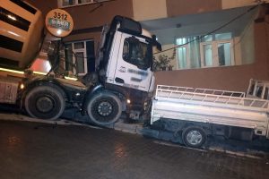 Beton mikseri eve girdi