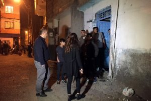 Eve silahlı baskın: 2 yaralı