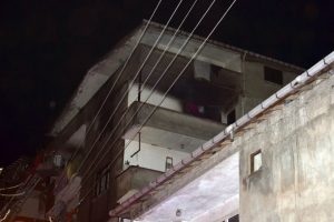 Sobadan sı&ccedil;rayan kıvılcım evi yaktı