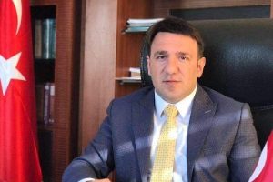 AK Parti'li eski başkanın otomobiline saldırı