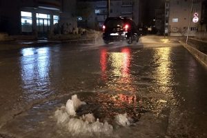 Edirne'de sağanak yağış etkili oluyor