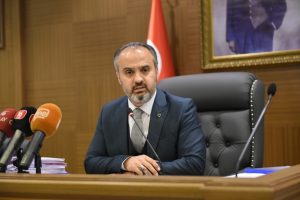 Ak Parti'de masadaki o &ccedil;alışma dikkat &ccedil;ekti!