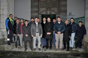 Bursa Karacabeyli gen&ccedil;ler sabah namazında buluştu