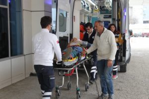 İnşaat iş&ccedil;isi 3 metre y&uuml;ksekten d&uuml;şt&uuml;
