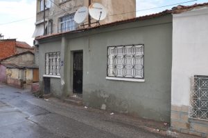 Minik kardeşler evde &ouml;l&uuml; bulundu