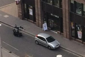 Londra'da bombalı ara&ccedil; paniği