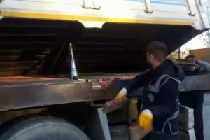 61 bin paket g&uuml;mr&uuml;k ka&ccedil;ağı sigara ele ge&ccedil;irildi