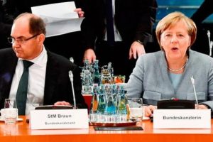 Merkel'den Tarım Bakanı'na uyarı
