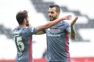Beşiktaş beş ma&ccedil; sonra evinde kazandı