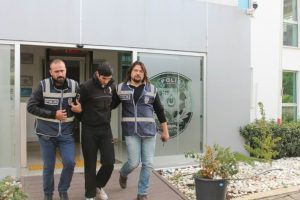 &Ccedil;alınan televizyonunu satılırken buldu