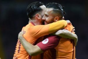 Galatasaray tur kapısını araladı
