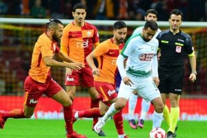 Tarık &Ccedil;amdal ma&ccedil; boyunca yuhalandı